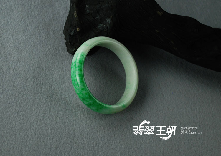 细糯种正阳绿带黄翡缅甸翡翠手镯（56.1）