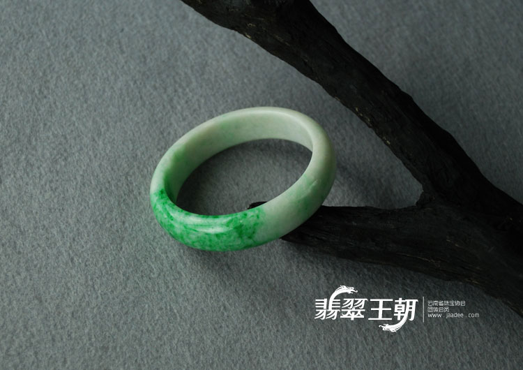 细糯种正阳绿带黄翡缅甸翡翠手镯（56.1）