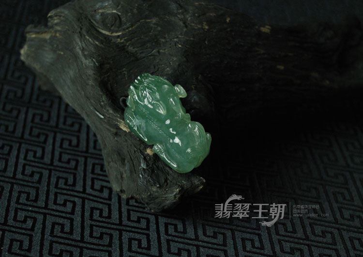 冰种晴水缅甸翡翠厚福貔貅挂件
