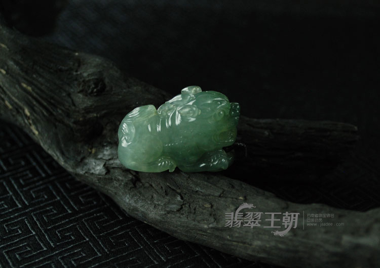 冰种晴水缅甸翡翠厚福貔貅挂件