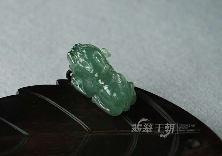 冰种晴水缅甸翡翠厚福貔貅挂件