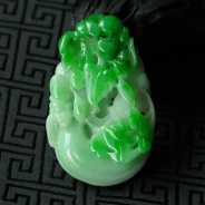 糯冰种正阳绿缅甸翡翠富贵龙挂件