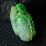 糯冰种黄加绿缅甸翡翠“今非昔比”挂件