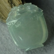 冰种缅甸翡翠“宝瓶”挂件