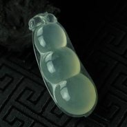 玻璃种缅甸翡翠四季豆挂件