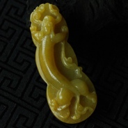 糯冰种黄翡缅甸翡翠草龙挂件