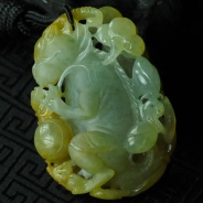 糯冰种黄翡飘花缅甸翡翠龙子挂件