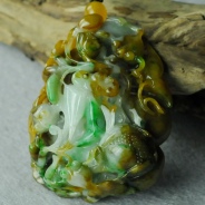 糯冰种三彩缅甸翡翠“年年有余”挂件
