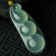 冰玻种晴水缅甸翡翠四季豆挂件