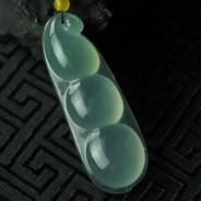 冰玻种晴水缅甸翡翠四季豆挂件