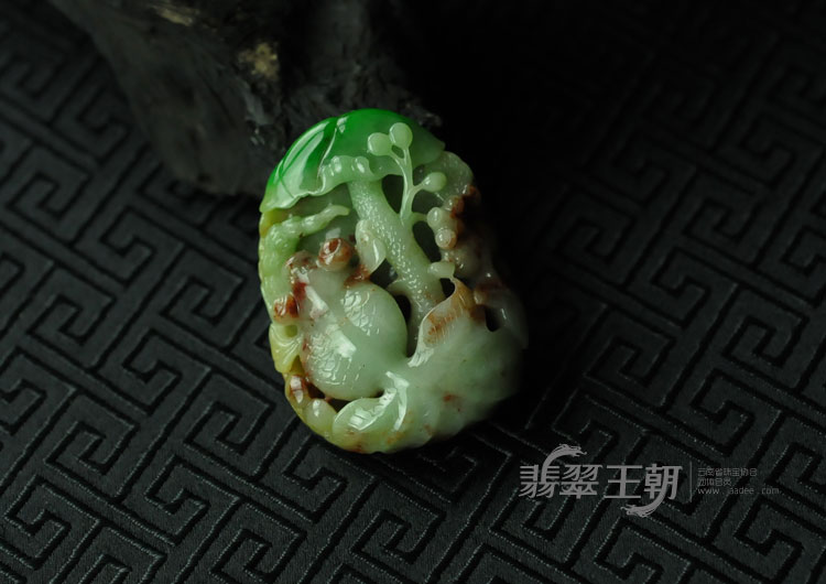 细糯种三彩缅甸翡翠“年年有余”挂件