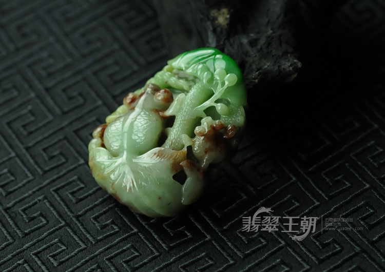 细糯种三彩缅甸翡翠“年年有余”挂件