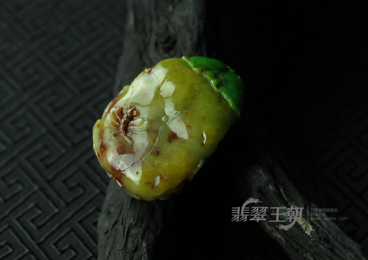 细糯种三彩缅甸翡翠“年年有余”挂件