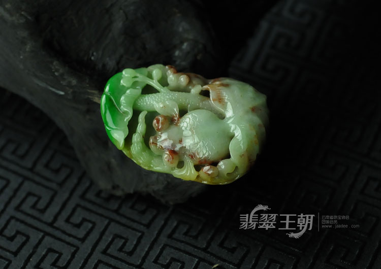 细糯种三彩缅甸翡翠“年年有余”挂件