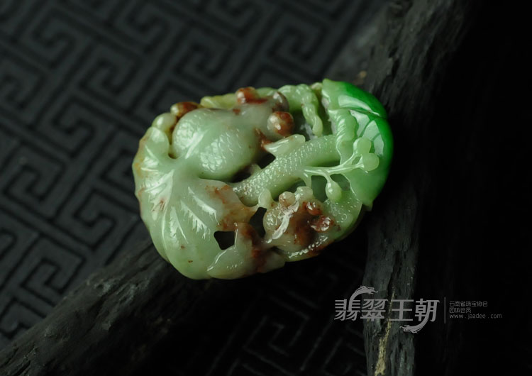 细糯种三彩缅甸翡翠“年年有余”挂件