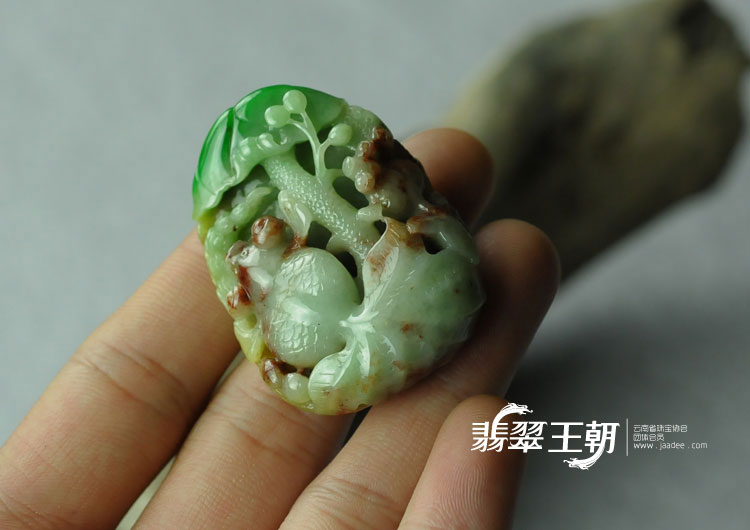 细糯种三彩缅甸翡翠“年年有余”挂件