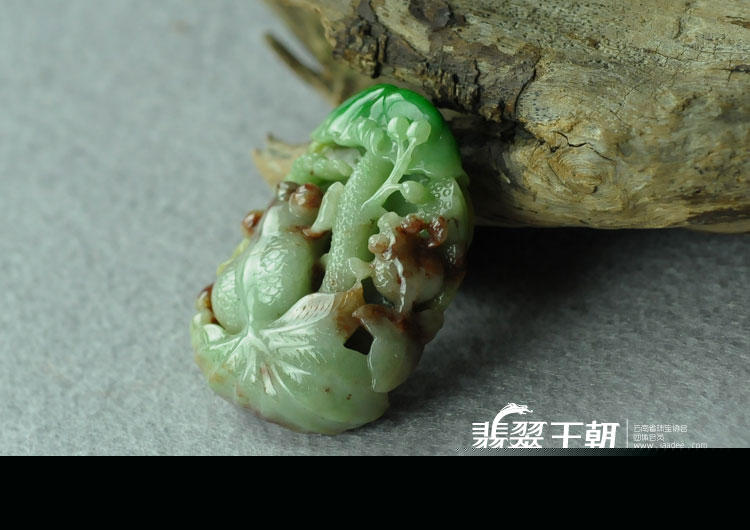 细糯种三彩缅甸翡翠“年年有余”挂件