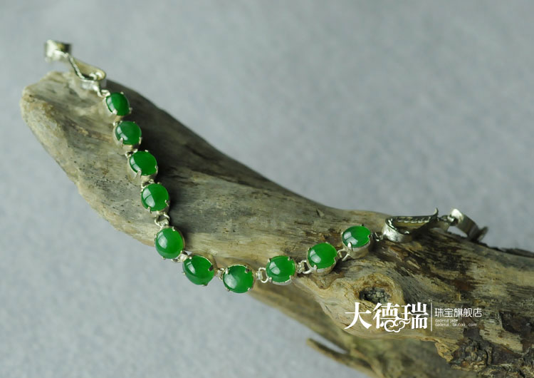糯冰种阳绿满绿缅甸翡翠手链蛋面