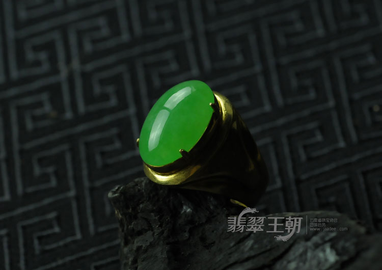 冰种翠色满绿缅甸翡翠戒面