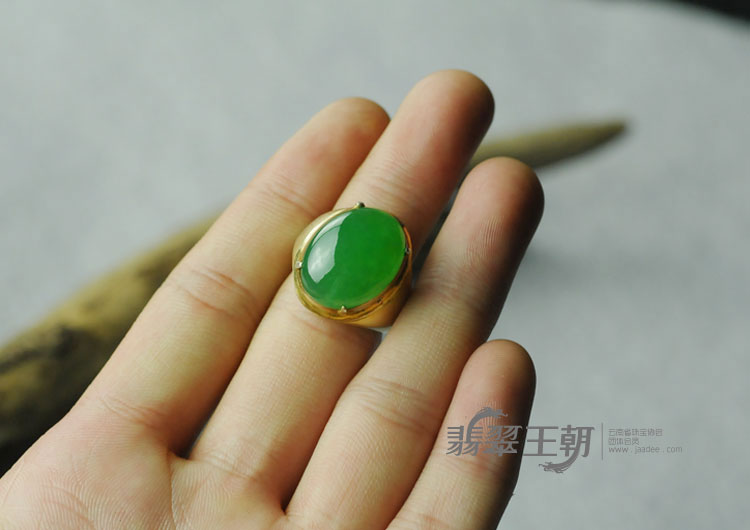 冰种阳绿满绿缅甸翡翠戒面