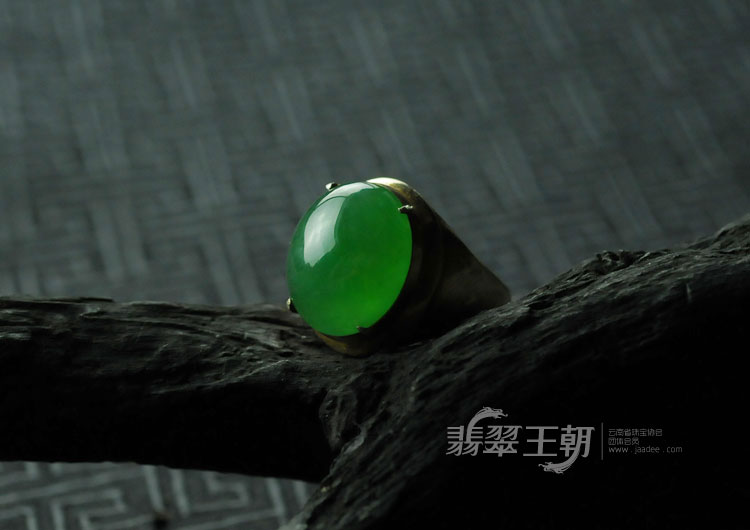 冰种阳绿满绿缅甸翡翠戒面