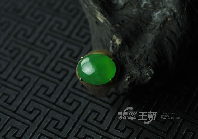 冰种阳绿满绿缅甸翡翠戒面