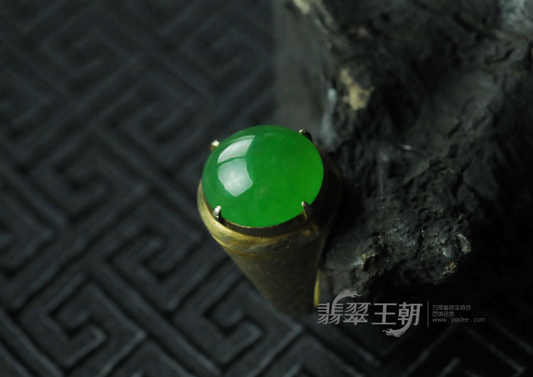 冰种阳绿满绿缅甸翡翠戒面