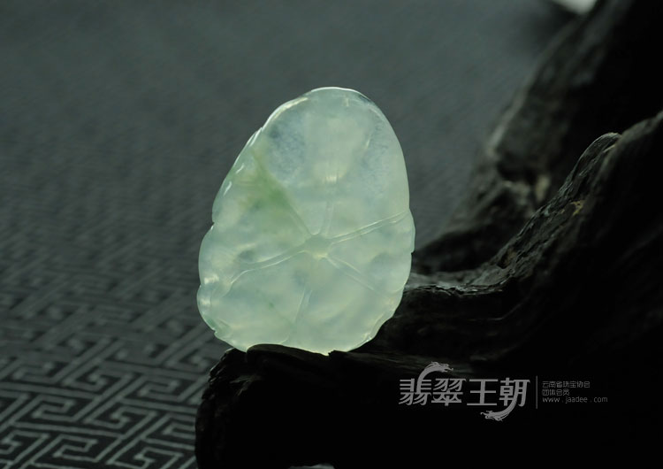 冰种飘花缅甸翡翠莲花观音挂件
