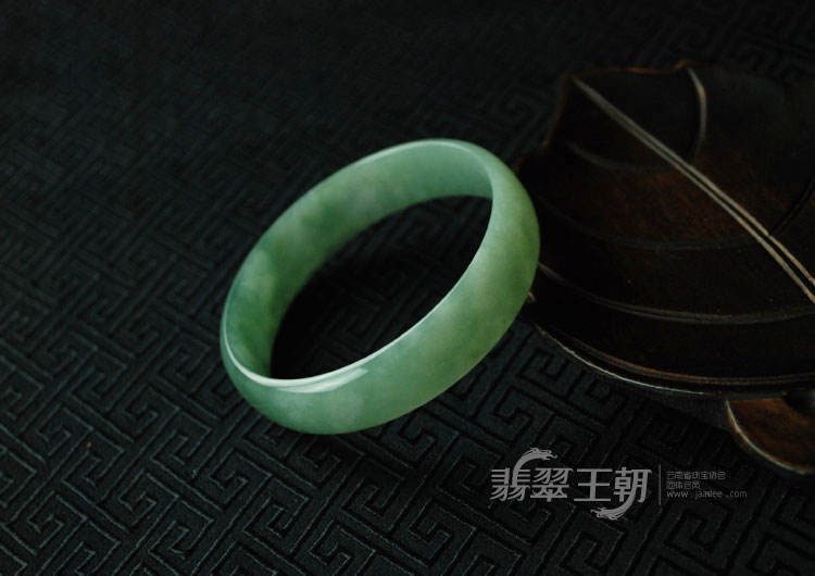 糯冰种晴水缅甸翡翠手镯（56.5）