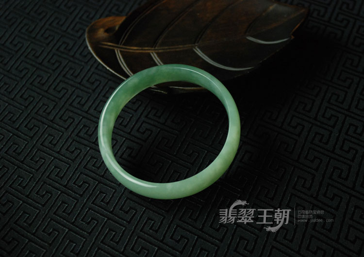 糯冰种晴水缅甸翡翠手镯（56.5）