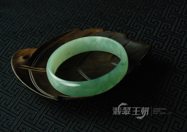 糯冰种晴水缅甸翡翠手镯（56.5）
