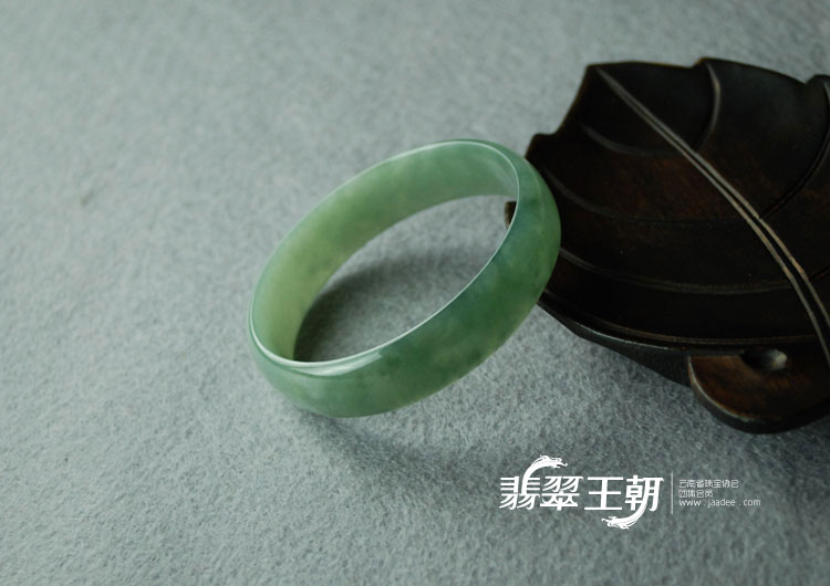 糯冰种晴水缅甸翡翠手镯（56.5）