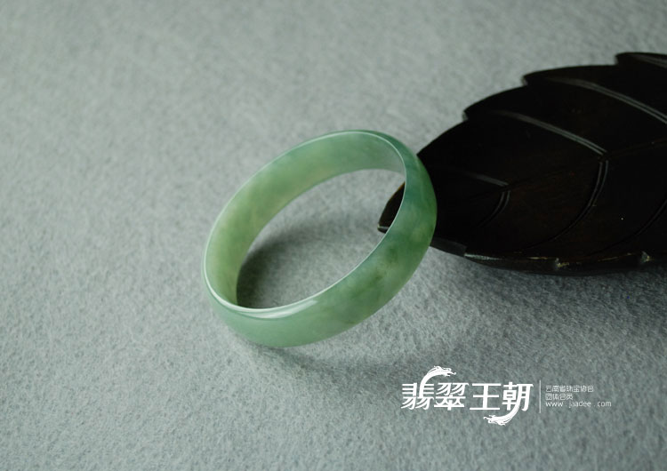 糯冰种晴水缅甸翡翠手镯（56.5）
