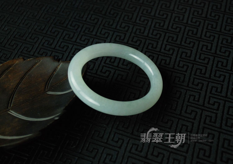 糯冰种淡紫罗兰缅甸翡翠圆条手镯（49.5）