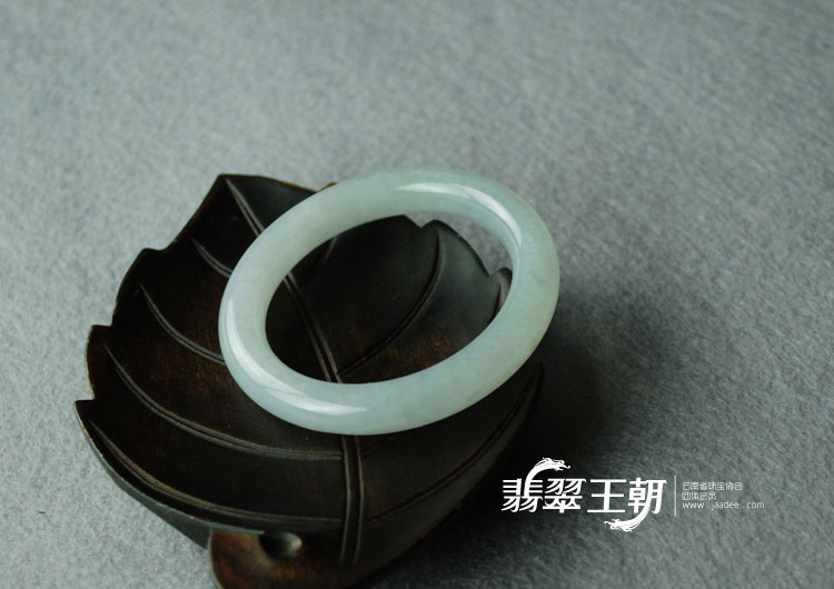 糯冰种淡紫罗兰缅甸翡翠圆条手镯（49.5）