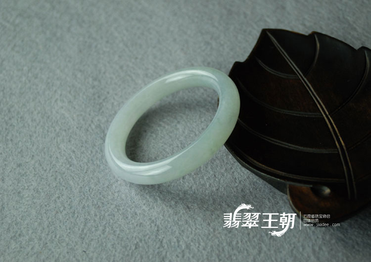 糯冰种淡紫罗兰缅甸翡翠圆条手镯（49.5）