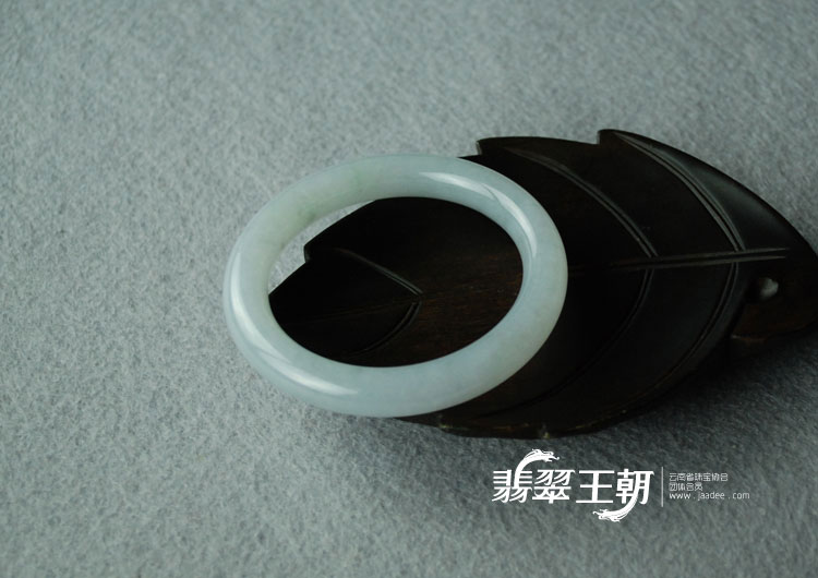 糯冰种淡紫罗兰缅甸翡翠圆条手镯（53.7）