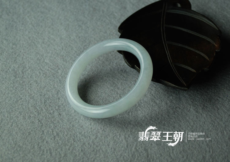 糯冰种淡紫罗兰缅甸翡翠圆条手镯（53.7）