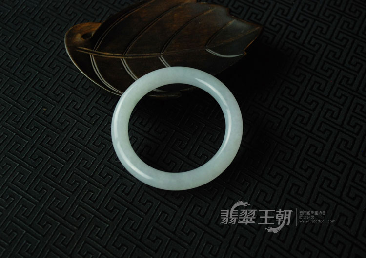 糯冰种淡紫罗兰缅甸翡翠圆条手镯（53.7）