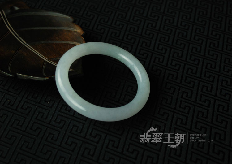 糯冰种淡紫罗兰缅甸翡翠圆条手镯（53.7）
