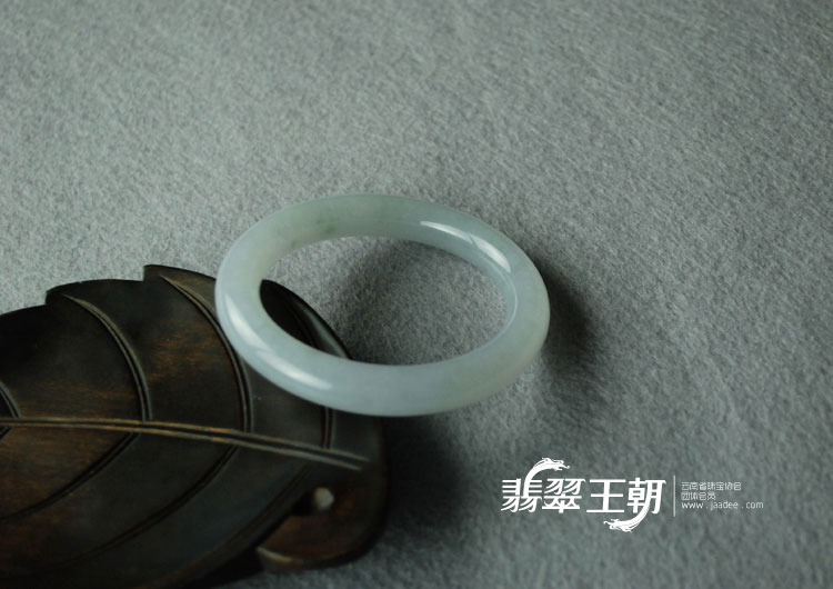 糯冰种淡紫罗兰缅甸翡翠圆条手镯（53.7）