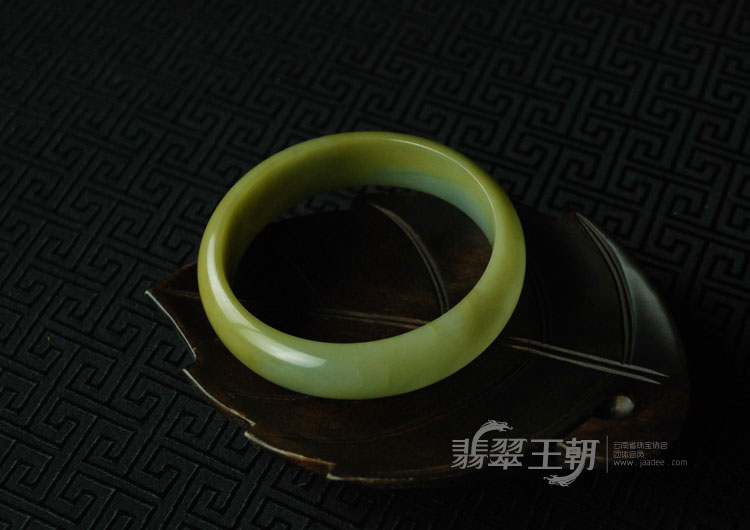 糯冰种黄翡缅甸翡翠宽条手镯（55.5）