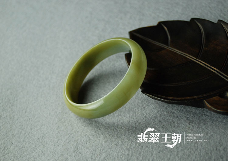 糯冰种黄翡缅甸翡翠宽条手镯（55.5）