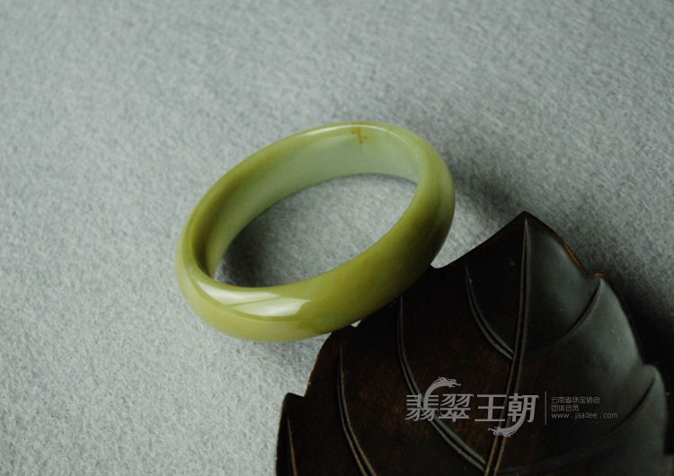 糯冰种黄翡缅甸翡翠宽条手镯（55.5）