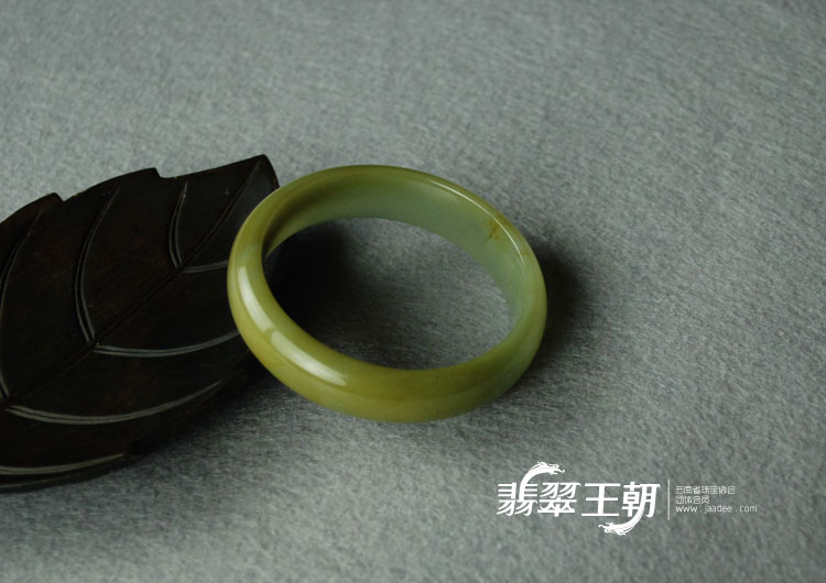 糯冰种黄翡缅甸翡翠宽条手镯（55.5）