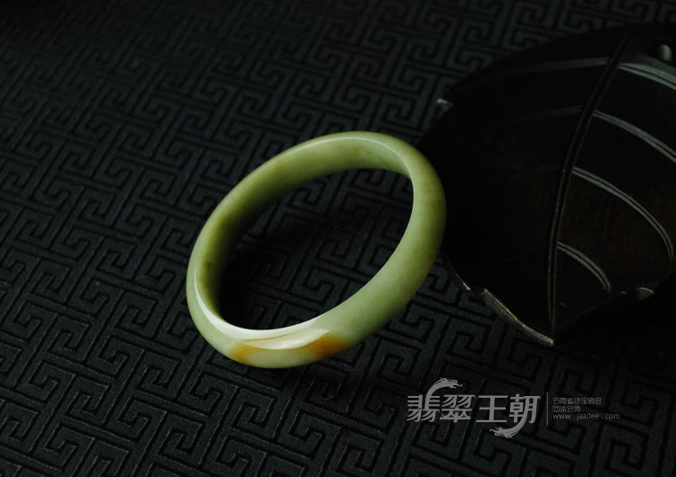 细糯种黄翡缅甸翡翠手镯（57.1）