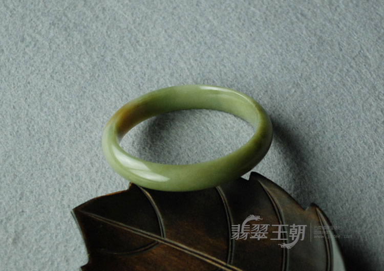 细糯种黄翡缅甸翡翠手镯（57.1）