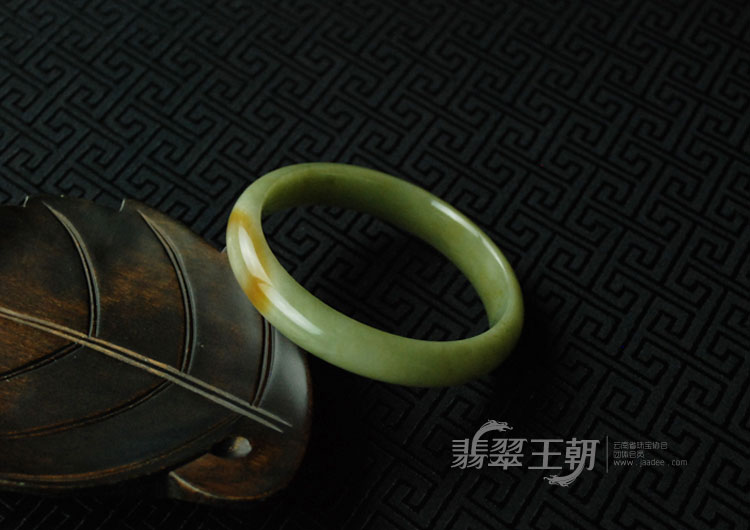 细糯种黄翡缅甸翡翠手镯（57.1）