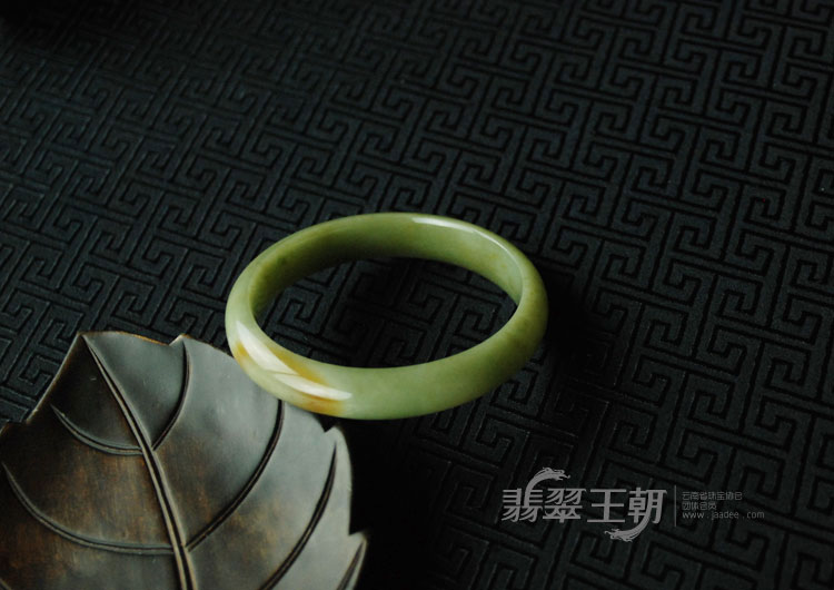 细糯种黄翡缅甸翡翠手镯（57.1）