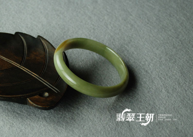 细糯种黄翡缅甸翡翠手镯（57.1）